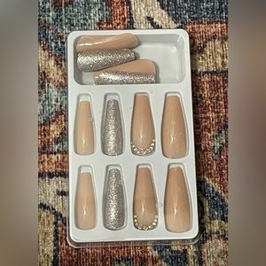 24 Piece Fake Nails Set Silver and Nude
